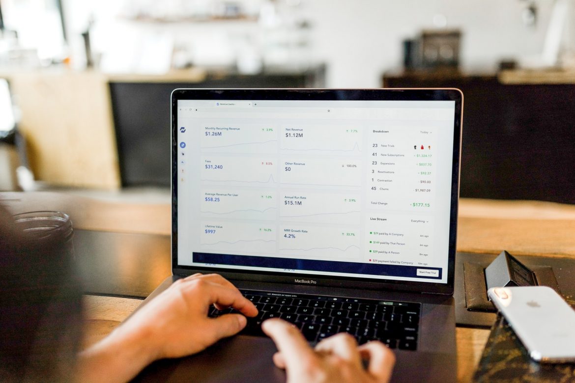 austin-distel-744oGeqpxPQ-unsplash accounting software