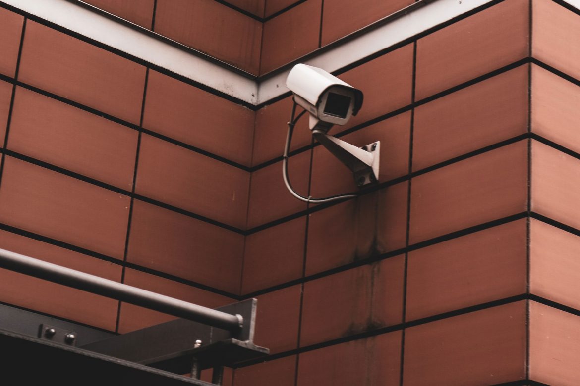 justus-menke-EGRUT40HNlQ-unsplash Security camera on a building